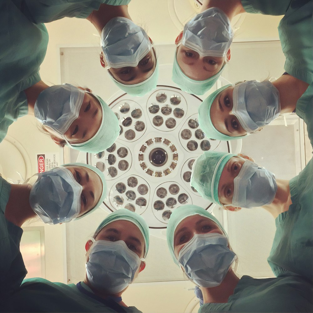 Consultation médicale au cabinet, diagnostic et présentation des options thérapeutiques