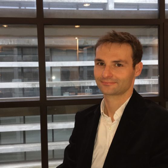 Portrait du Dr Cédric Le Petit, chirurgien orthopédiste à Bayonne